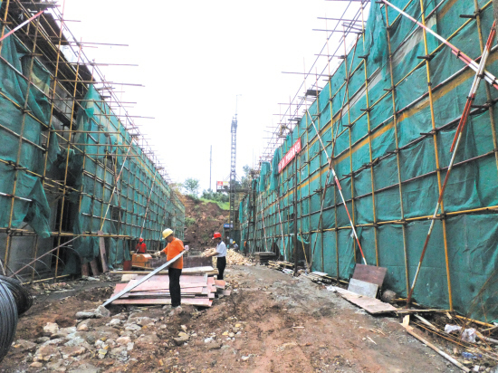 正在建設(shè)中的倉儲中心。吳瓊敏 攝.jpg